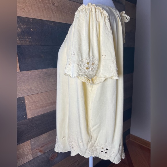 Lauren Conrad Butter Yellow Eyelet Blouse Top, Size Large - Picture 4 of 8